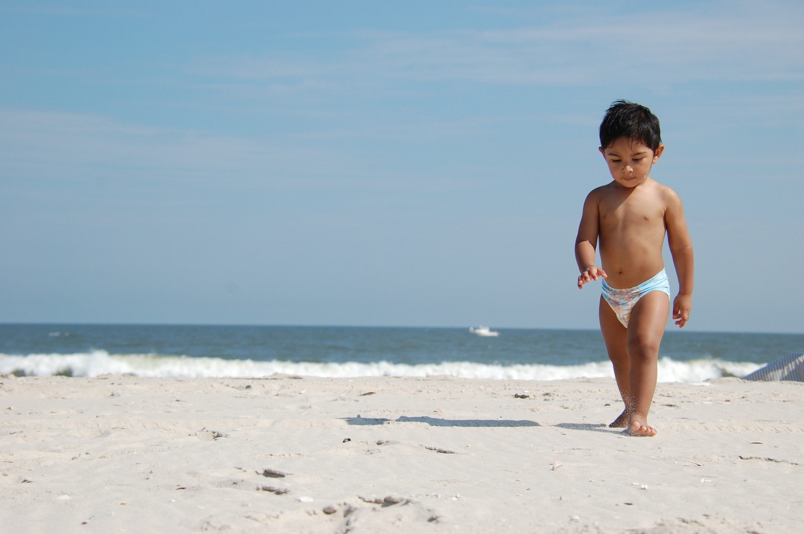 bambino sulla spiaggia